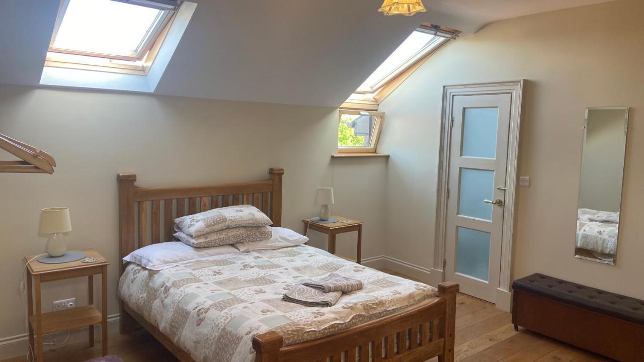 Geoghegans Magpie Bar And Bed & Breakfast Glin