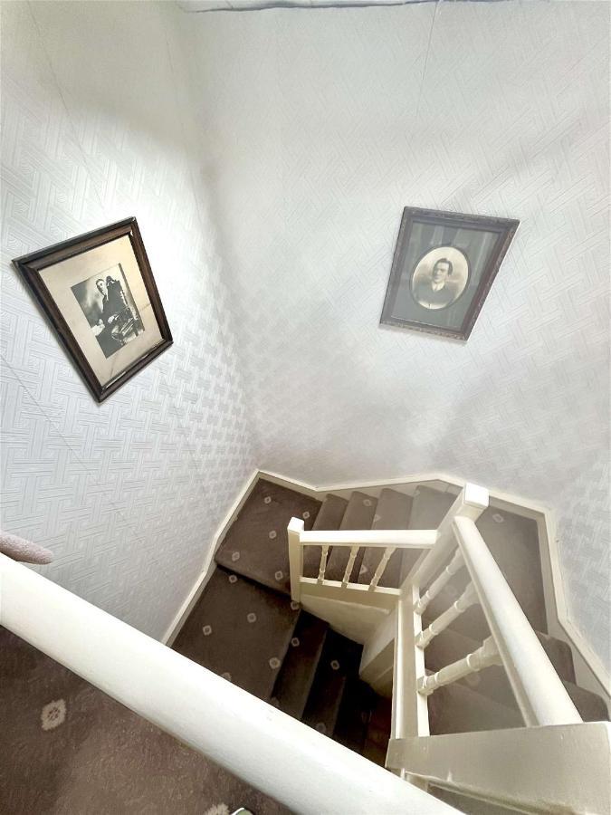 Bed & Breakfast Geoghegans Magpie Bar And Glin
