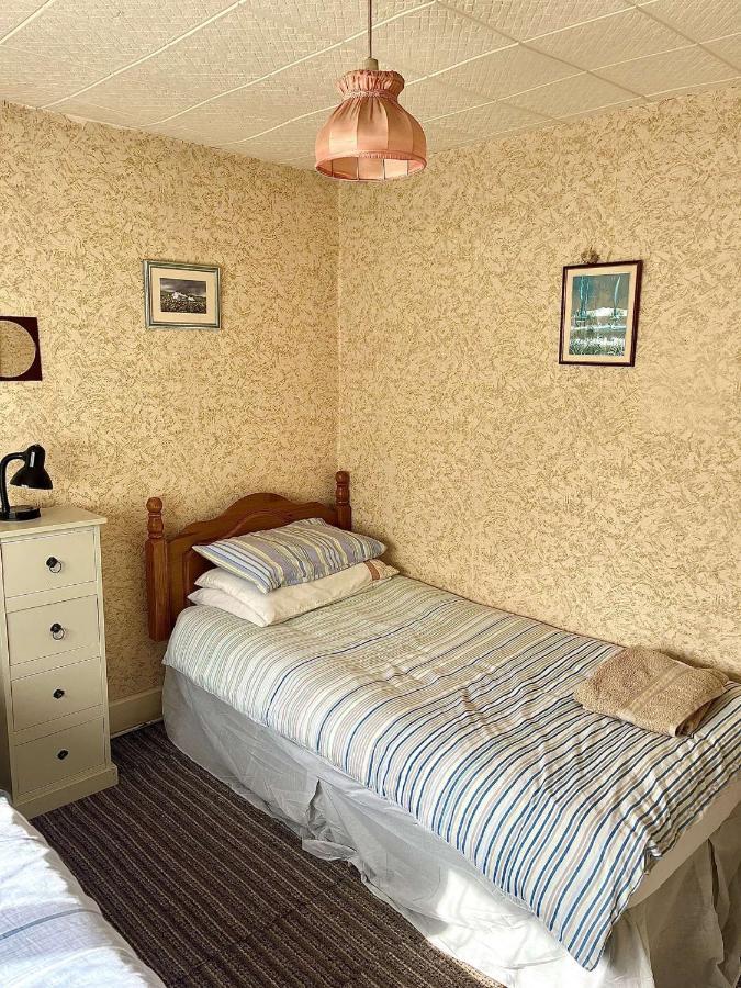 Bed & Breakfast Geoghegans Magpie Bar And Glin