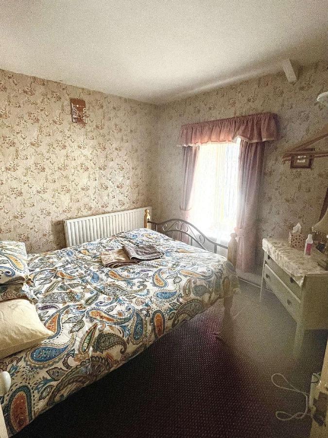 Bed & Breakfast Geoghegans Magpie Bar And Glin